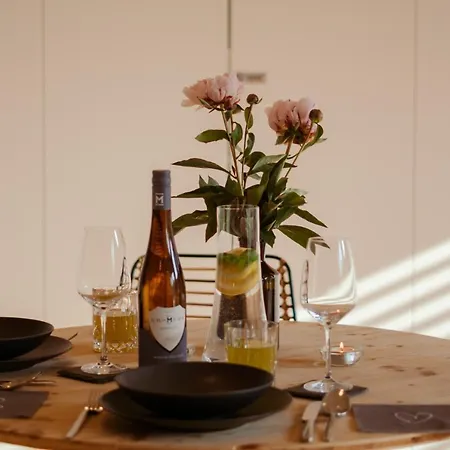Kurpark Loft: Terrace Retreat with Free Parking Apartment Wiesbaden Exterior photo