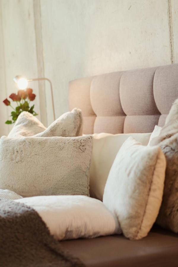 Kurpark Loft: Terrace Retreat With Free Parking Apartment